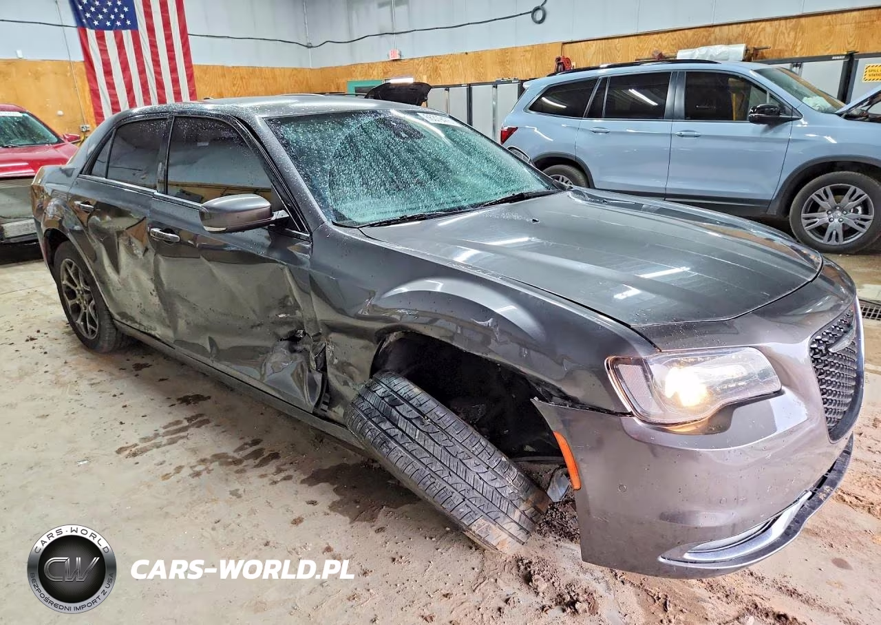 2018 Chrysler 300 S VIN:2C3CCAGGXJH296501 - 4
