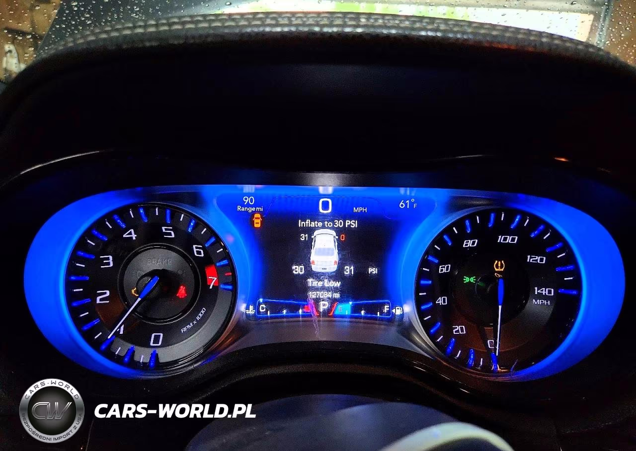 2018 Chrysler 300 S VIN:2C3CCAGGXJH296501 - 9