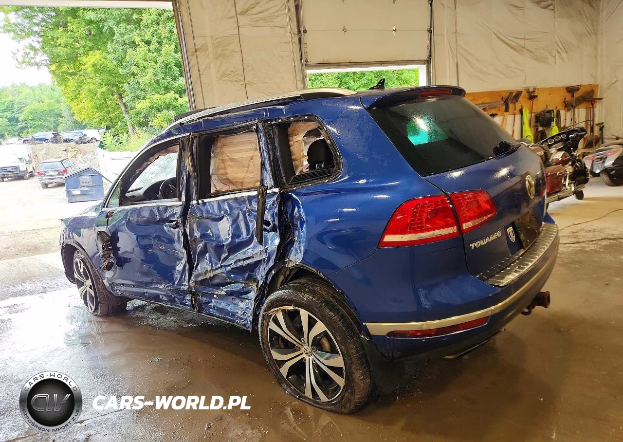 2017 Volkswagen Touareg Wolfsburg VIN:WVGRF7BP4HD006313 - 2