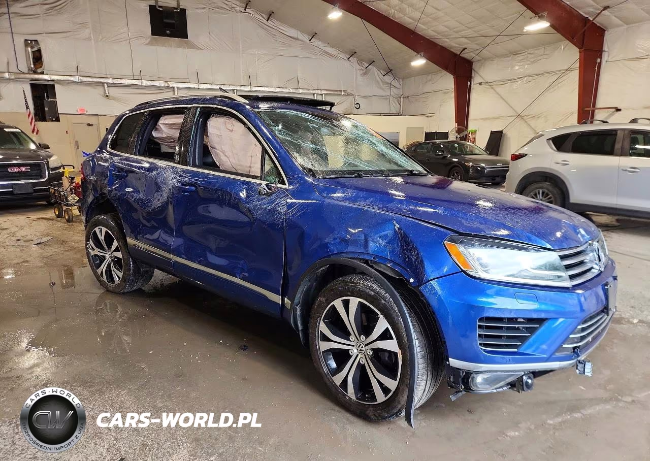 2017 Volkswagen Touareg Wolfsburg VIN:WVGRF7BP4HD006313 - 4