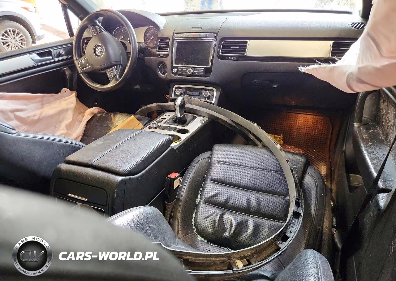 2017 Volkswagen Touareg Wolfsburg VIN:WVGRF7BP4HD006313 - 8