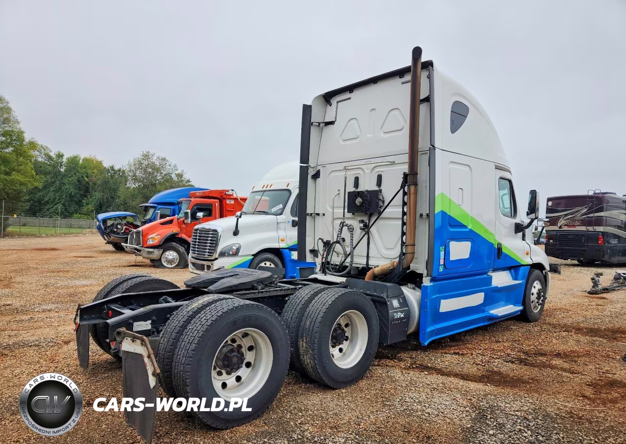 2018 Freightliner Cascadia 1 - Semi Truck VIN:3AKJGLDV9JSJU8183 - 3