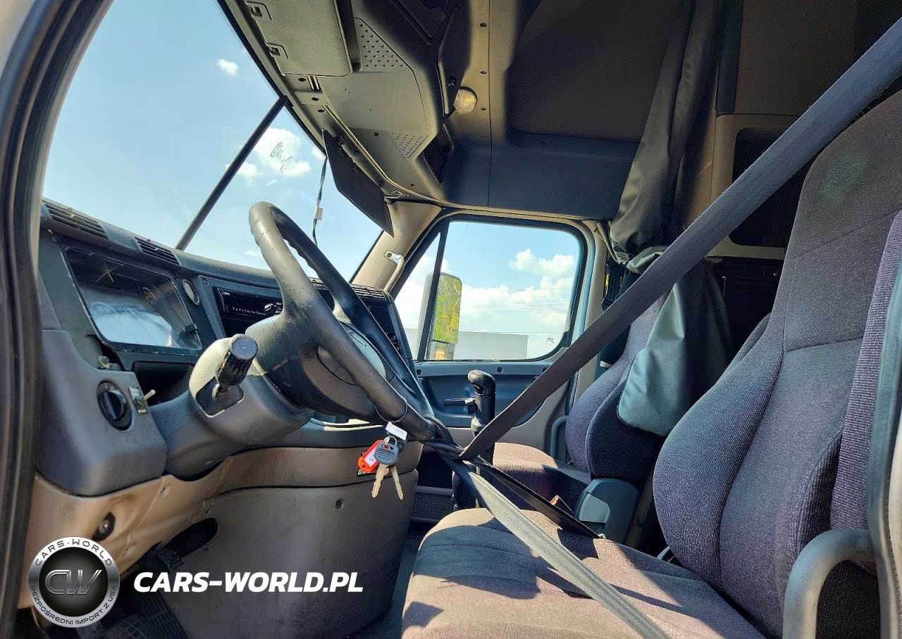 2018 Freightliner Cascadia 1 - Semi Truck VIN:3AKJGLDV9JSJU8183 - 7