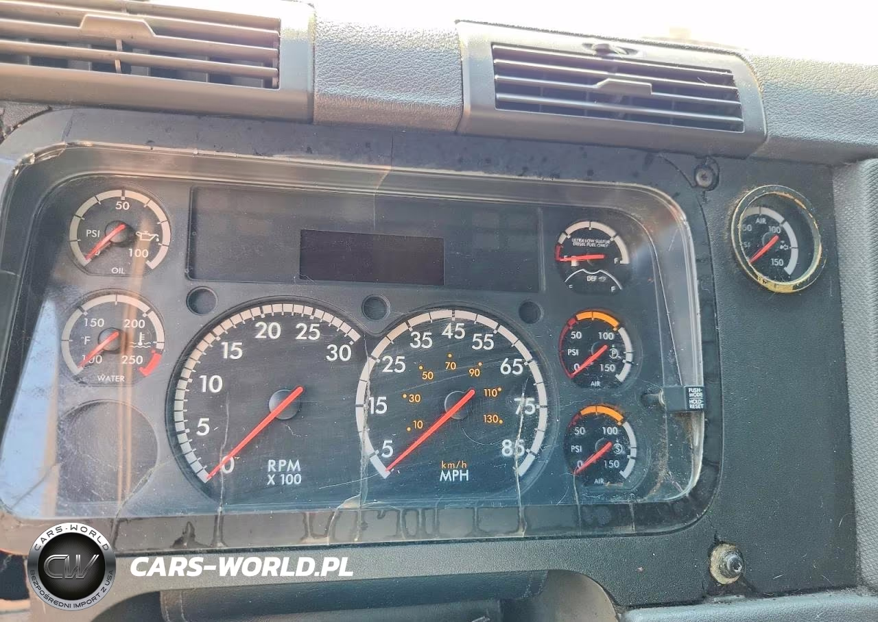 2018 Freightliner Cascadia 1 - Semi Truck VIN:3AKJGLDV9JSJU8183 - 9
