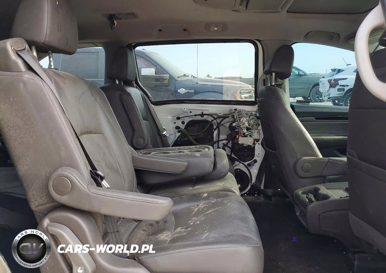 2018 Honda Odyssey Elite VIN:5FNRL6H9XJB065266 - 11