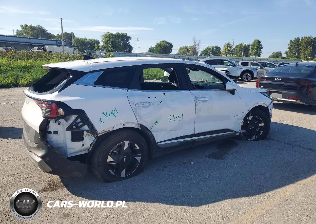 2026 Kia Sportage VIN:5XYK23DF4TG358249 - 3