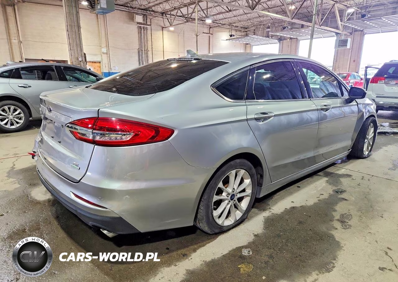 2020 Ford Fusion Se VIN:3FA6P0HD7LR107635 - 3