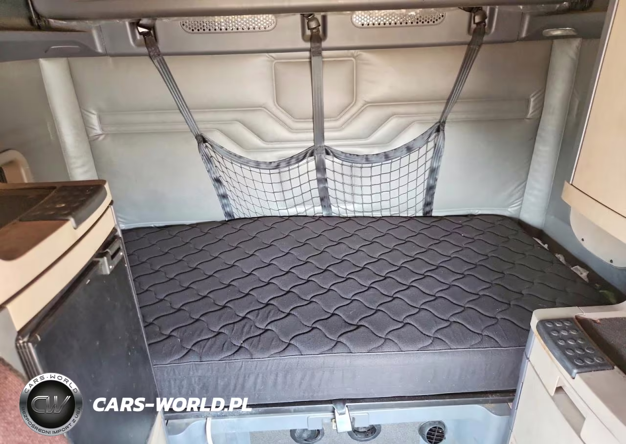 2018 Freightliner Cascadia 1 - Semi Truck VIN:3AKJGLDV8JSKA6716 - 10