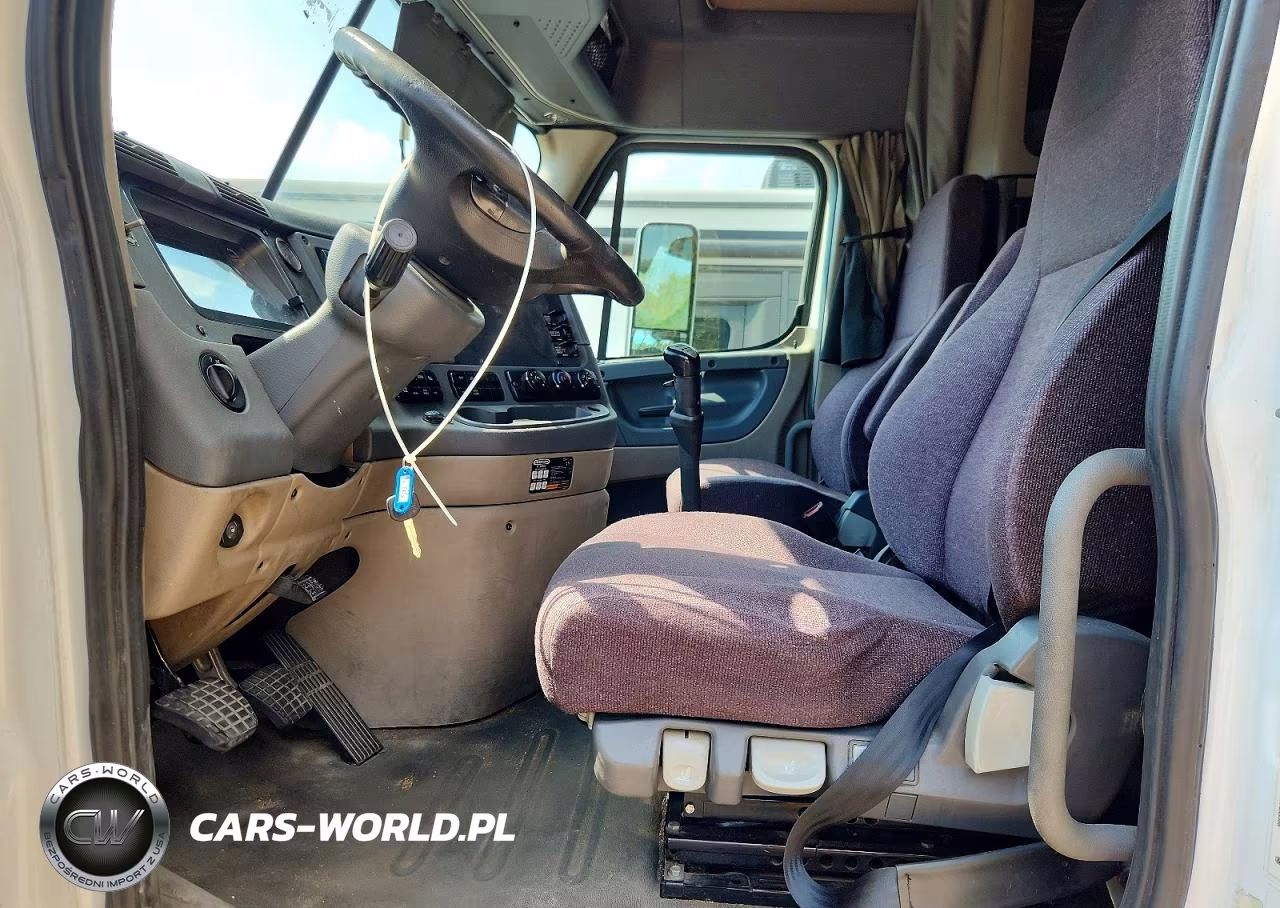 2018 Freightliner Cascadia 1 - Semi Truck VIN:3AKJGLDV8JSKA6716 - 7
