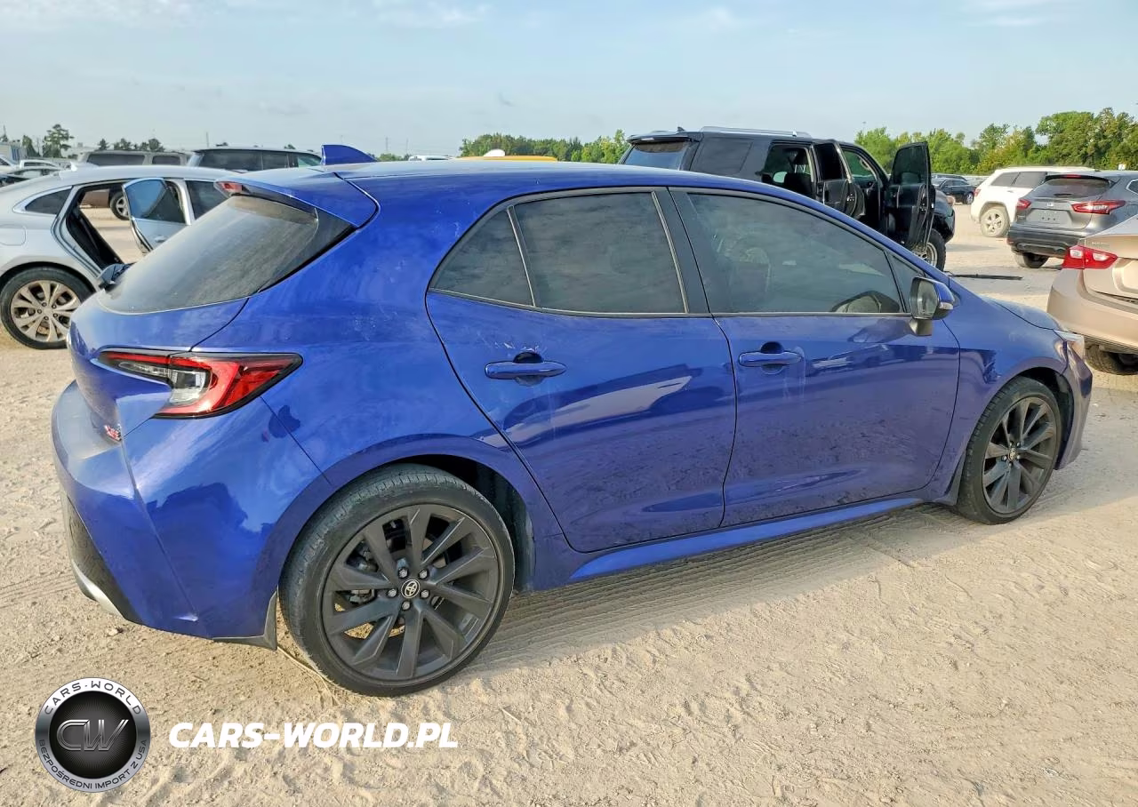 2024 Toyota Corolla Xse VIN:JTNC4MBE8R3222603 - 3