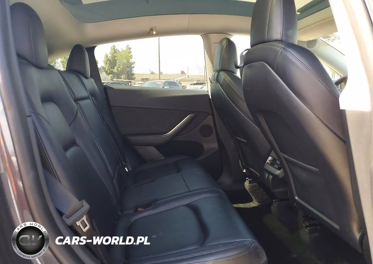 2022 Tesla Model Y VIN:7SAYGAEE6NF574137 - 10