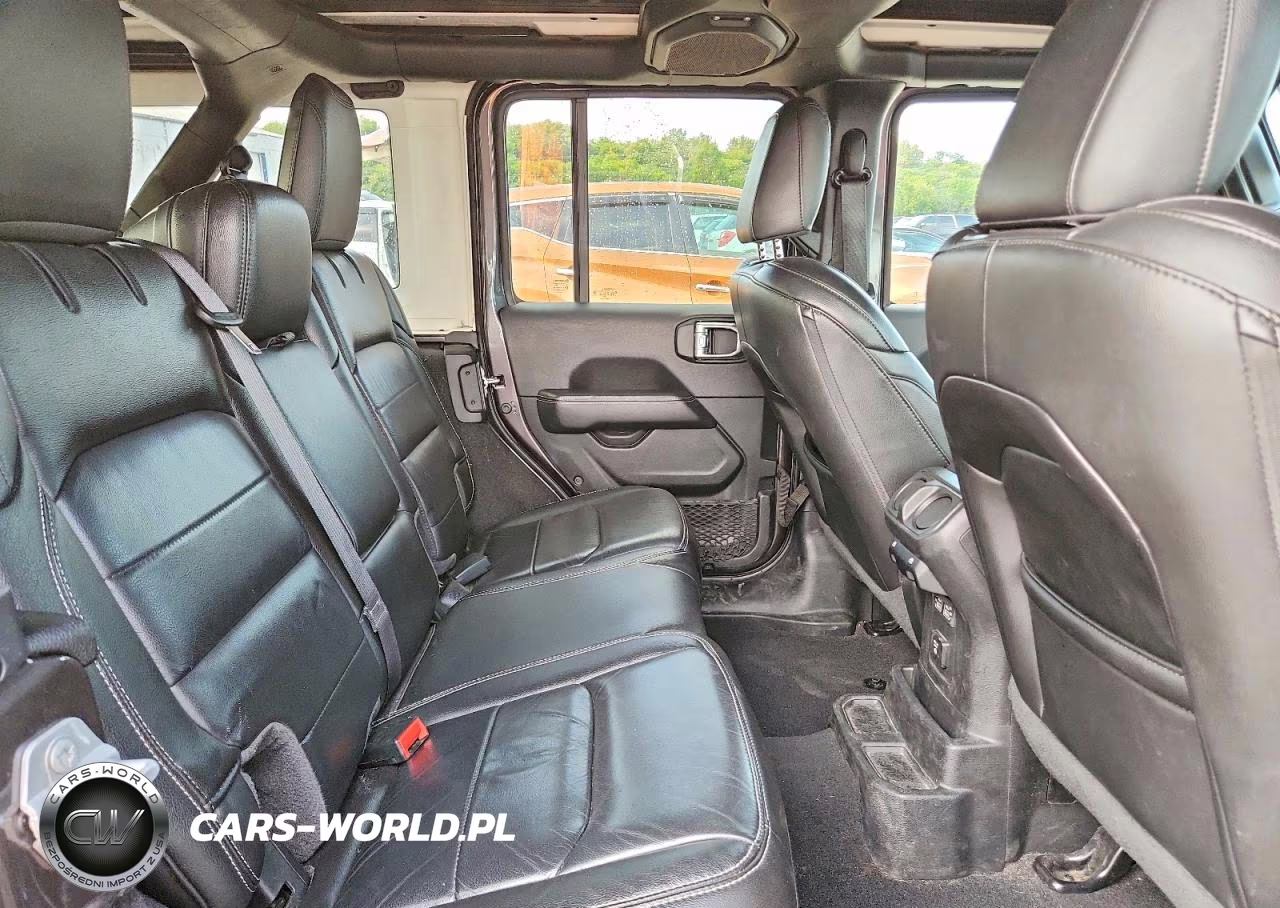 2021 Jeep Wrangler Unlimited Sahara VIN:1C4HJXEN9MW573267 - 10