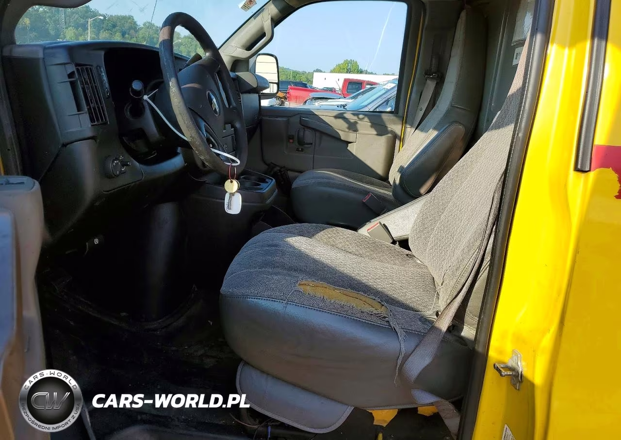 2021 Chevrolet Express G2500 VIN:1GCWGAFP5M1173805 - 7