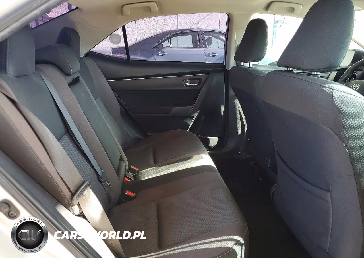 2018 Toyota Corolla Le VIN:2T1BURHE8JC121819 - 10