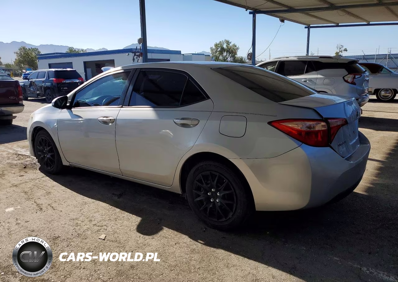 2018 Toyota Corolla Le VIN:2T1BURHE8JC121819 - 2