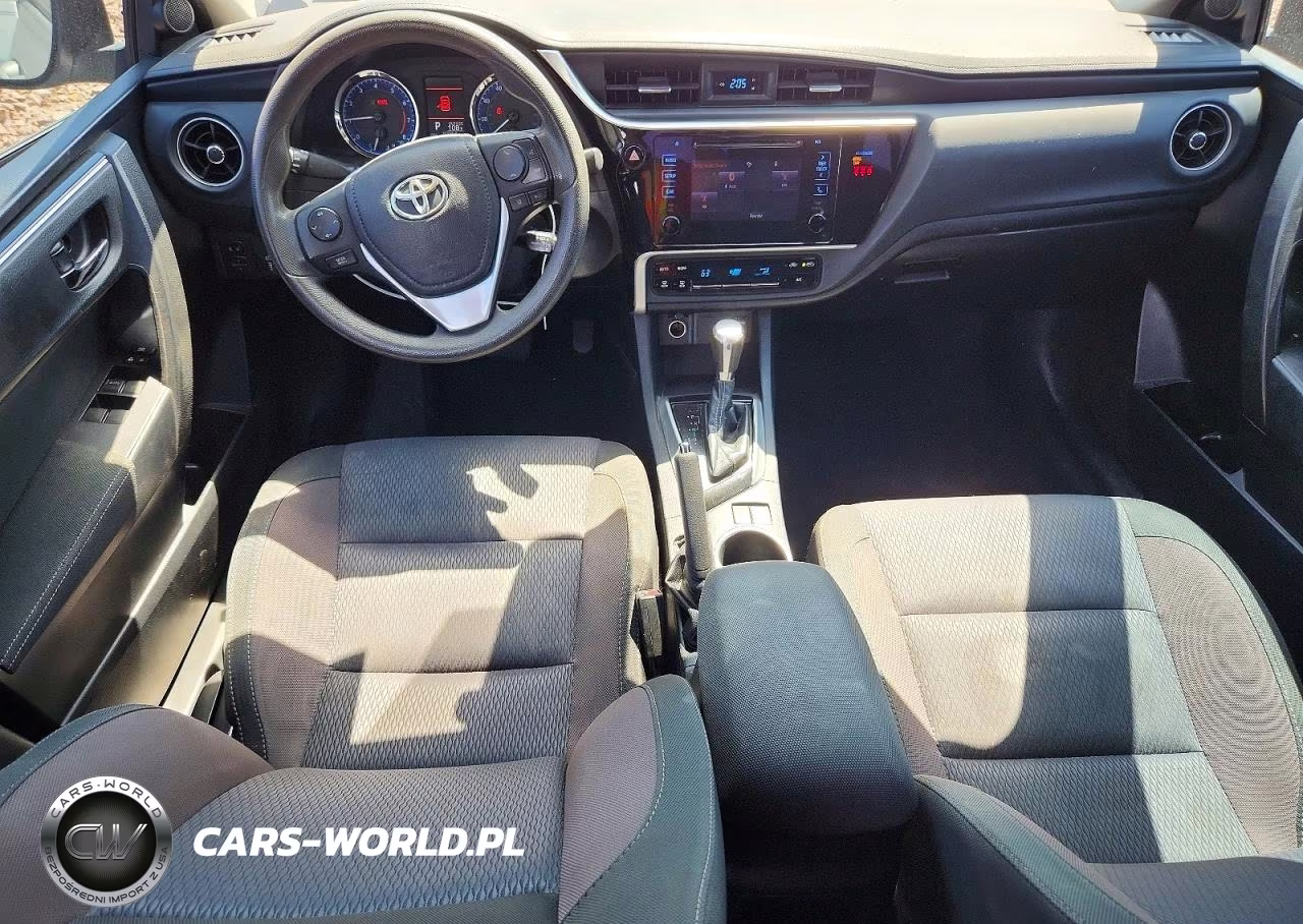 2018 Toyota Corolla Le VIN:2T1BURHE8JC121819 - 8