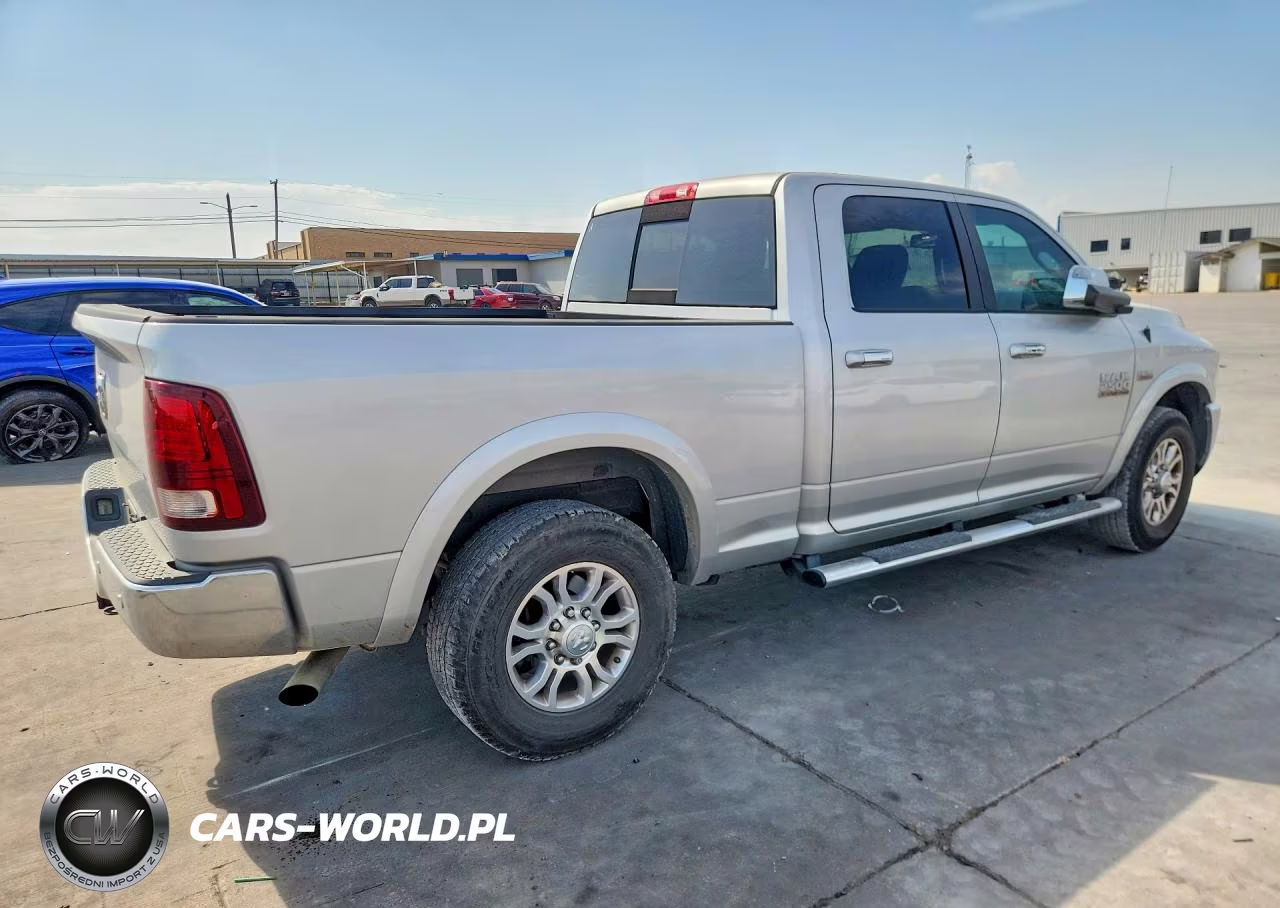 2017 Ram 2500 Laramie VIN:3C6UR4FJ8HG678296 - 3