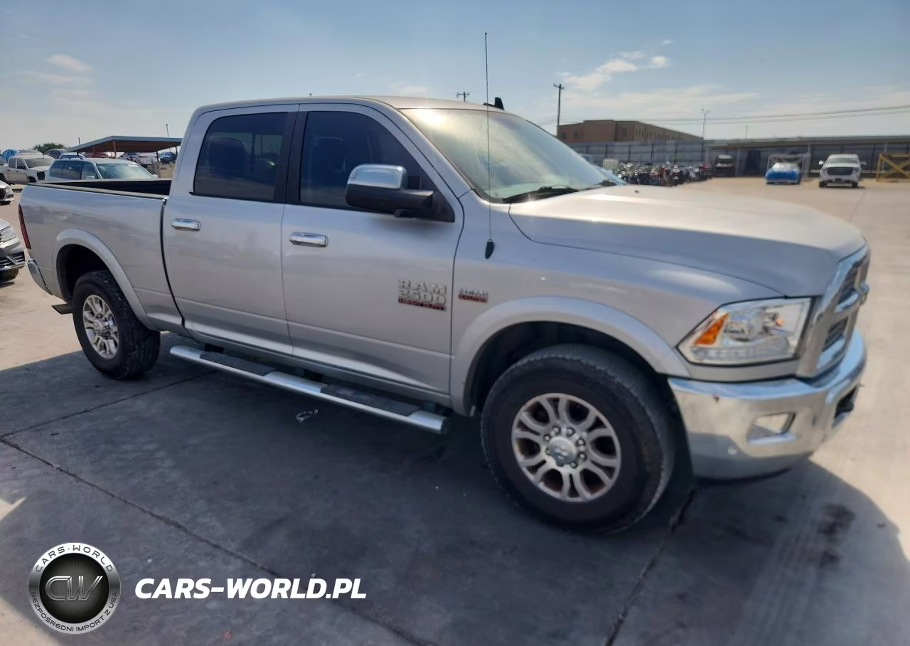 2017 Ram 2500 Laramie VIN:3C6UR4FJ8HG678296 - 4