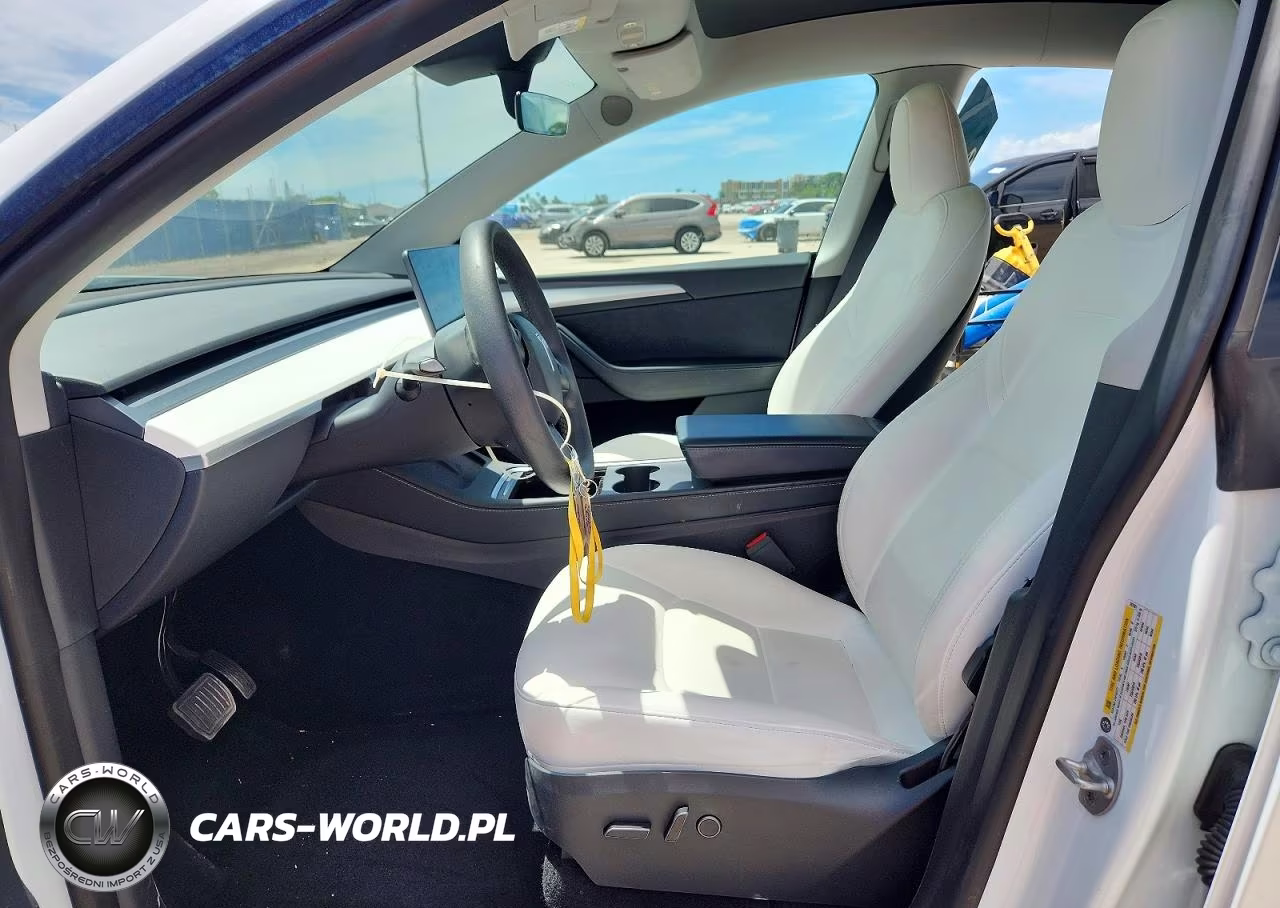 2023 Tesla Model Y VIN:7SAYGDEE9PA097981 - 7