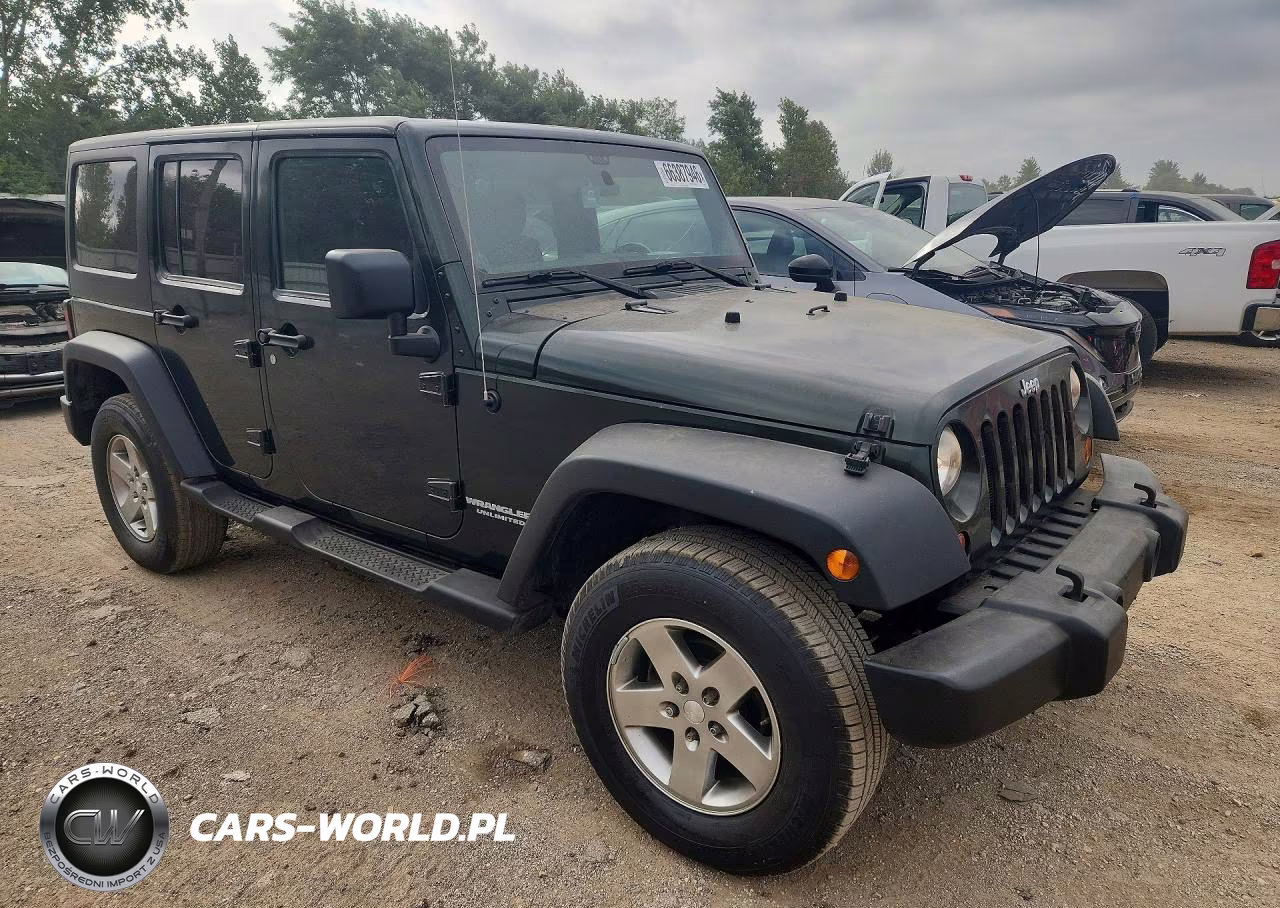 2011 Jeep Wrangler Unlimited Rubicon VIN:1J4HA6H15BL583001 - 4