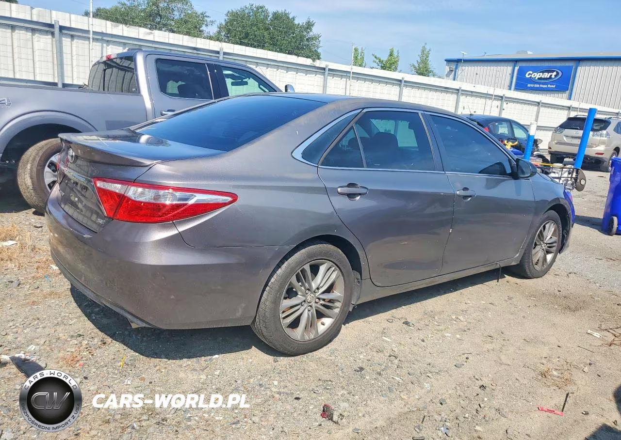 2015 Toyota Camry Se VIN:4T1BF1FK2FU013917 - 3