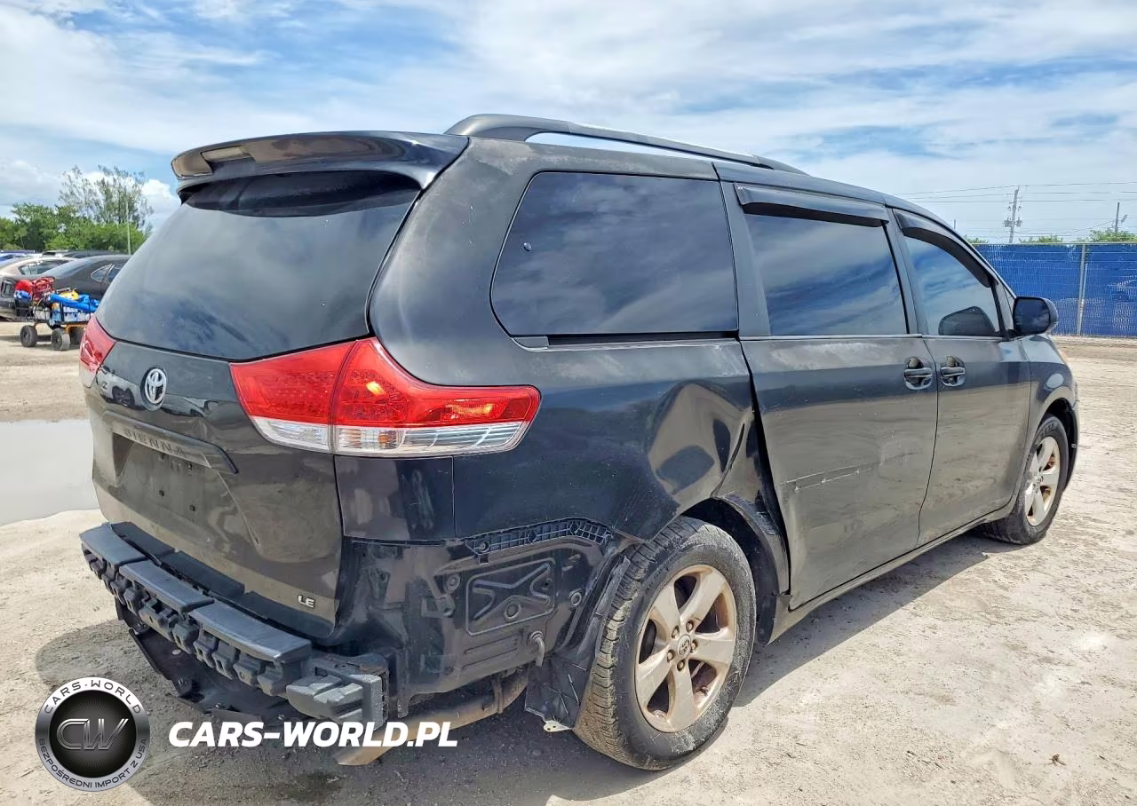 2011 Toyota Sienna Le VIN:5TDKK3DC1BS151289 - 3