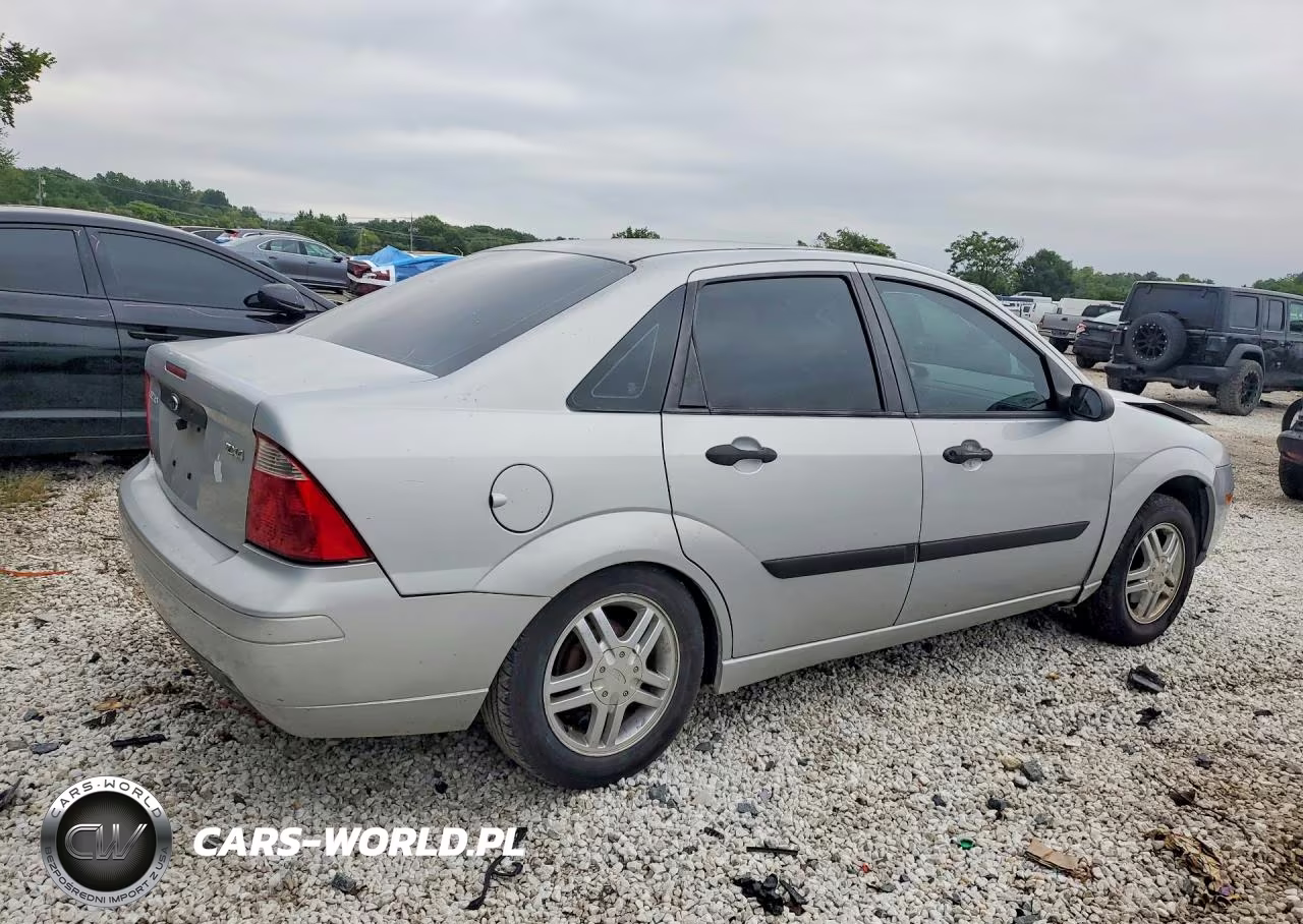 2005 Ford Focus Zx4 VIN:1FAFP34N25W244885 - 3