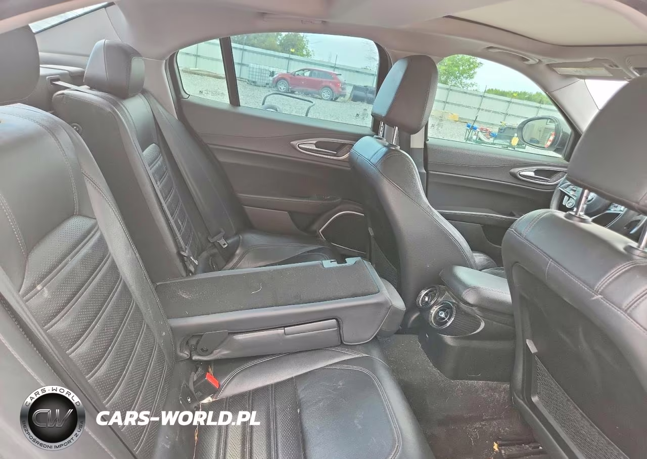 2017 Alfa Romeo Giulia Ti VIN:ZARFAECN7H7554866 - 10