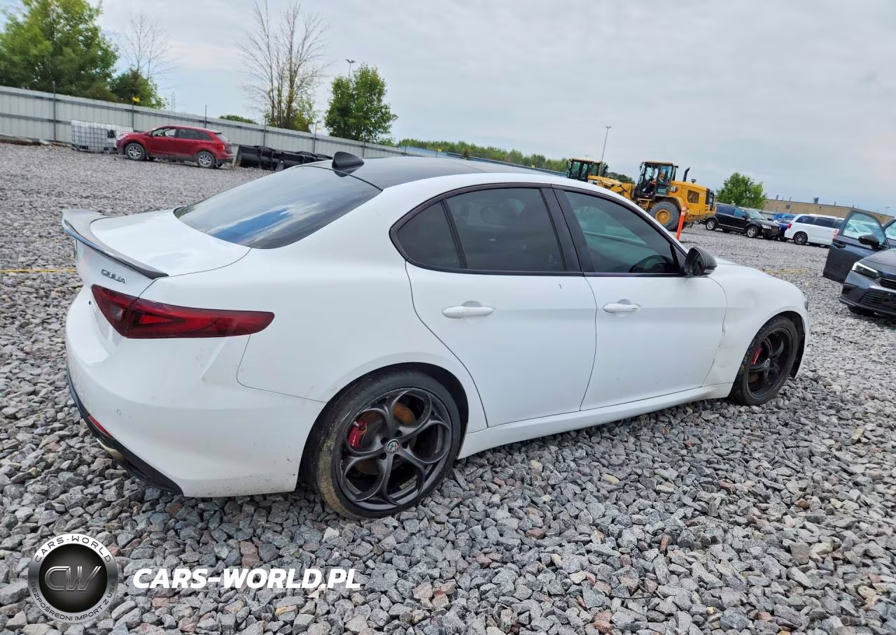 2017 Alfa Romeo Giulia Ti VIN:ZARFAECN7H7554866 - 3