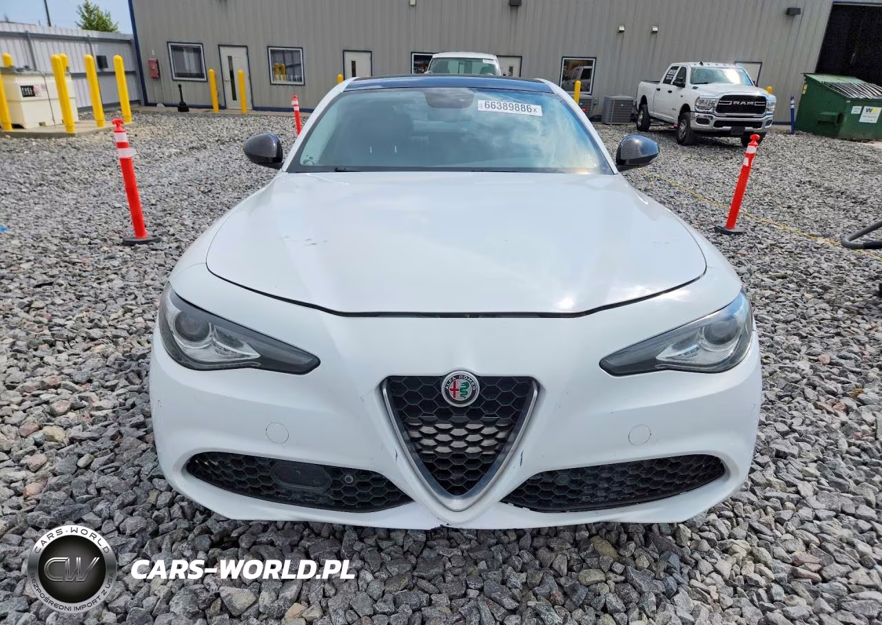2017 Alfa Romeo Giulia Ti VIN:ZARFAECN7H7554866 - 5