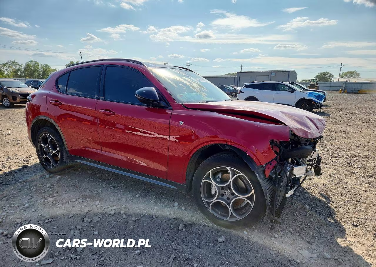 2022 Alfa Romeo Stelvio Ti VIN:ZASPAKBN5N7D43036 - 4
