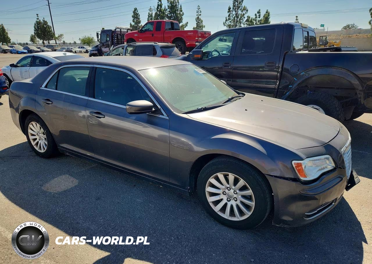 2013 Chrysler 300 VIN:2C3CCAAG3DH561241 - 4