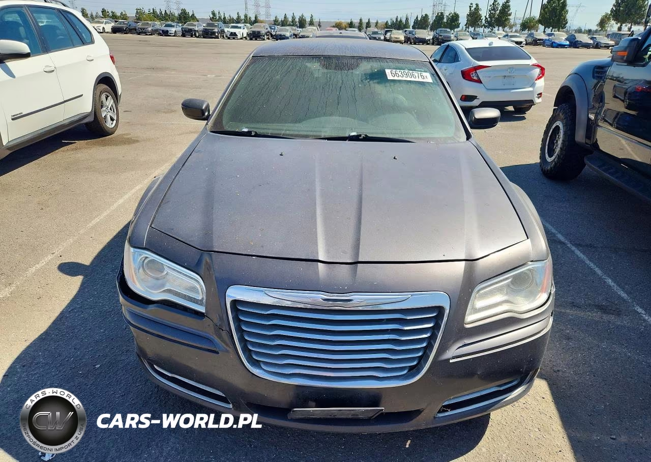 2013 Chrysler 300 VIN:2C3CCAAG3DH561241 - 5
