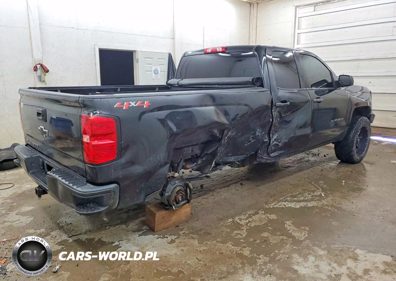 2018 Chevrolet Silverado K1500 VIN:1GCVKNEC0JZ360060 - 3