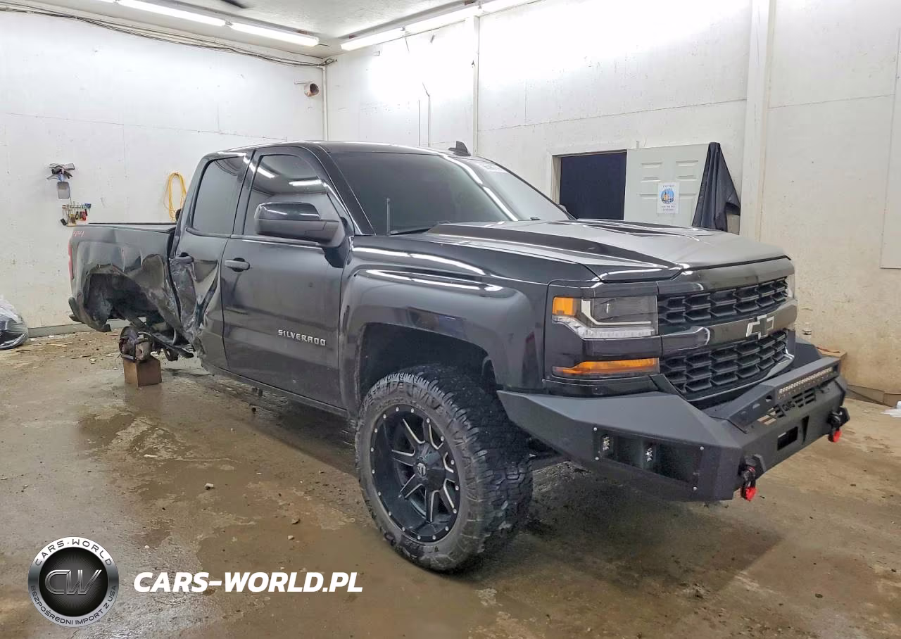 2018 Chevrolet Silverado K1500 VIN:1GCVKNEC0JZ360060 - 4