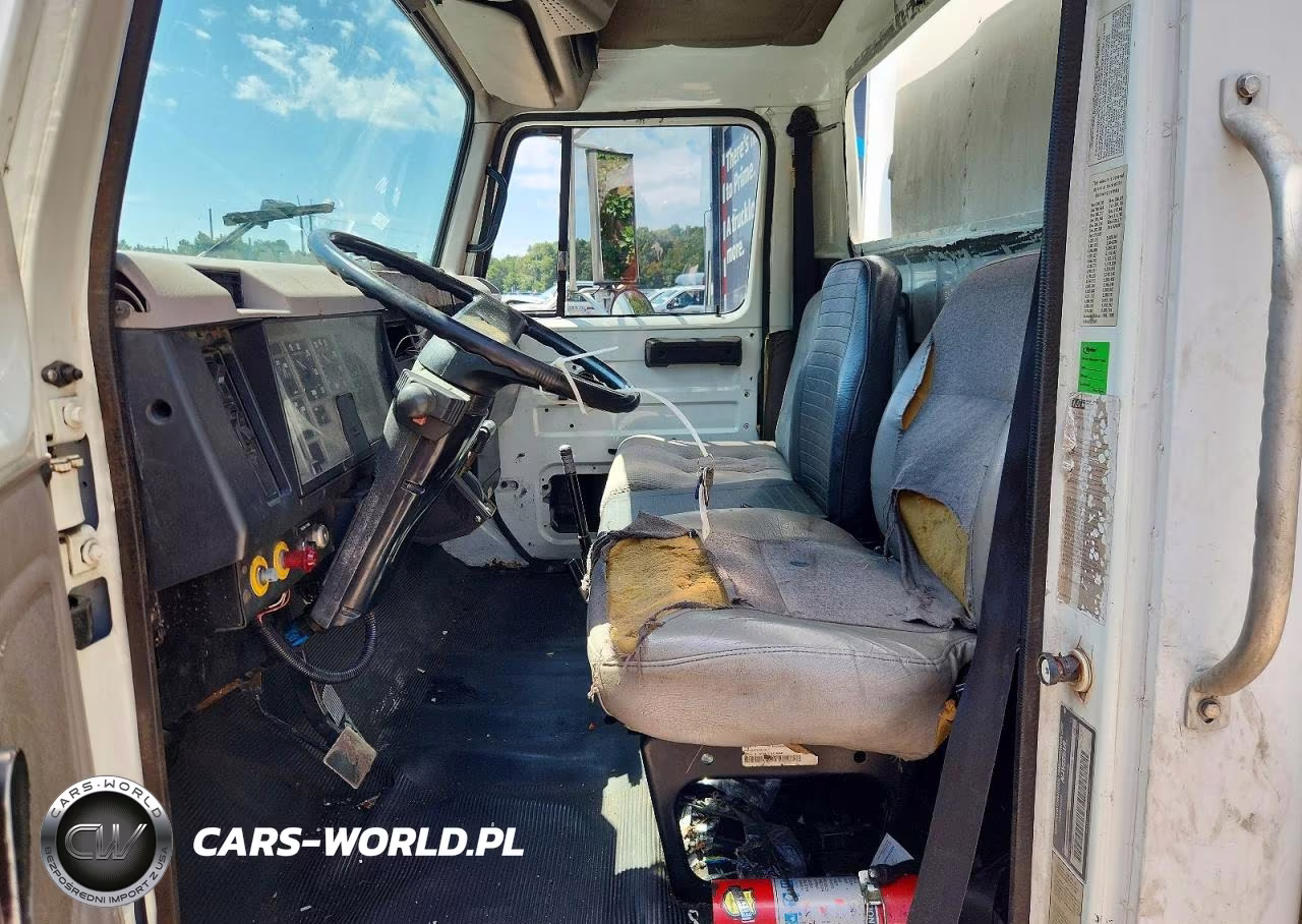 2000 International 4700 Box Truck VIN:1HTSCABM7YH235064 - 7