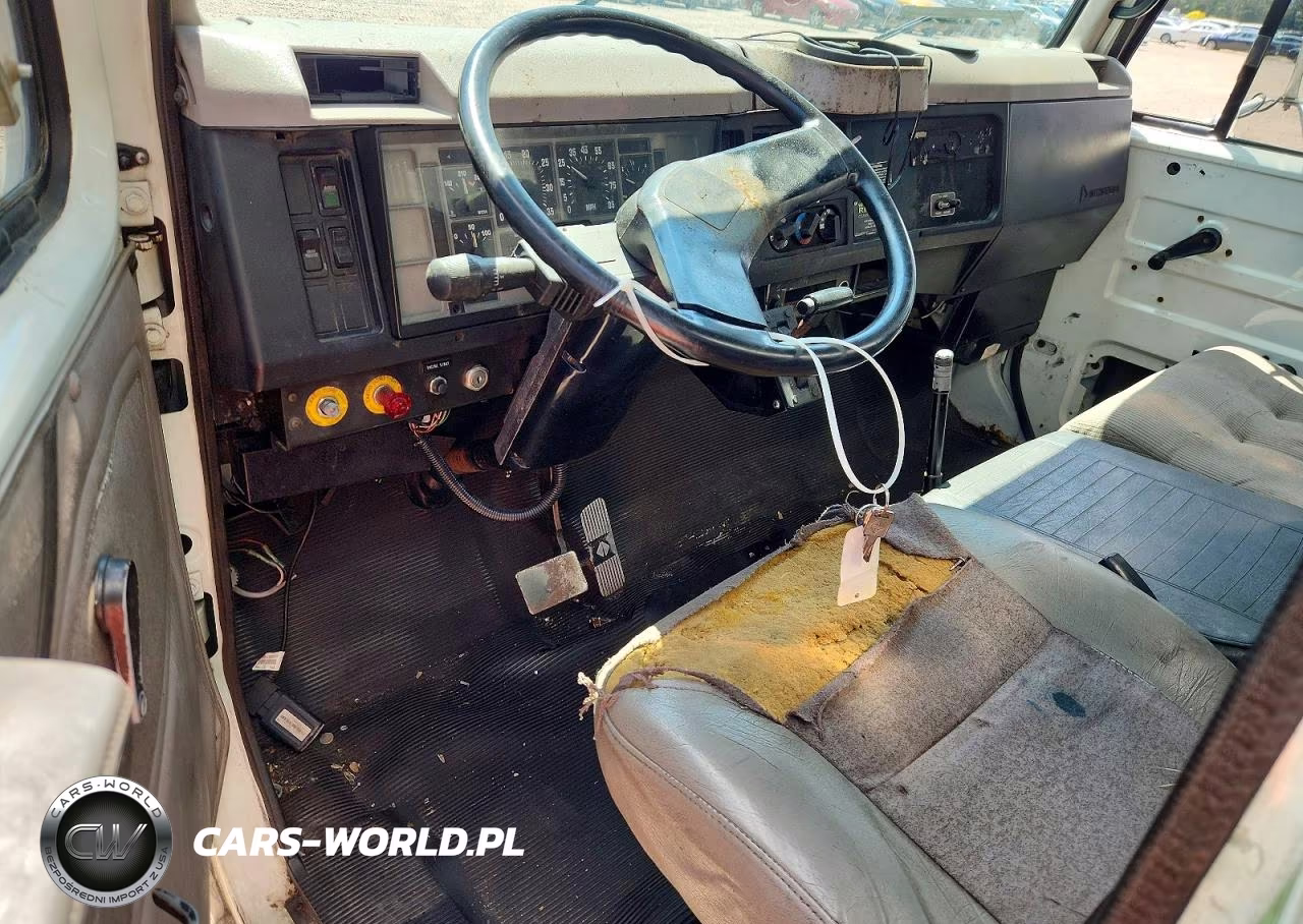 2000 International 4700 Box Truck VIN:1HTSCABM7YH235064 - 8