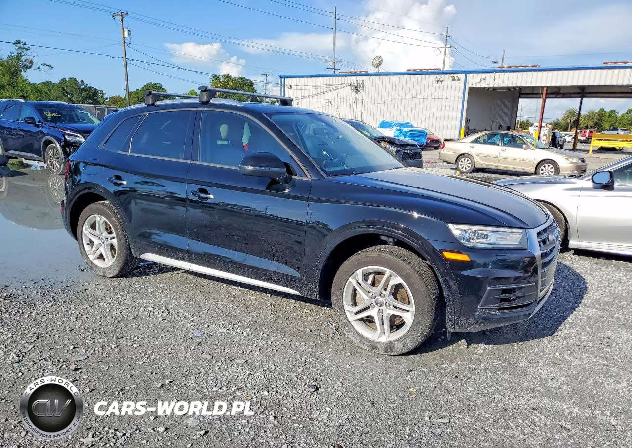 2018 Audi Q5 Premium VIN:WA1ANAFY4J2183332 - 4