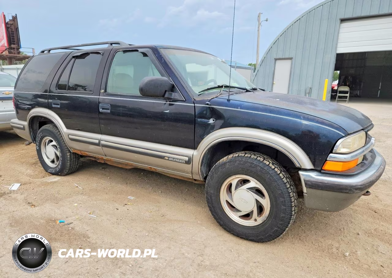 1999 Chevrolet Blazer VIN:1GNDT13W8X2203576 - 4