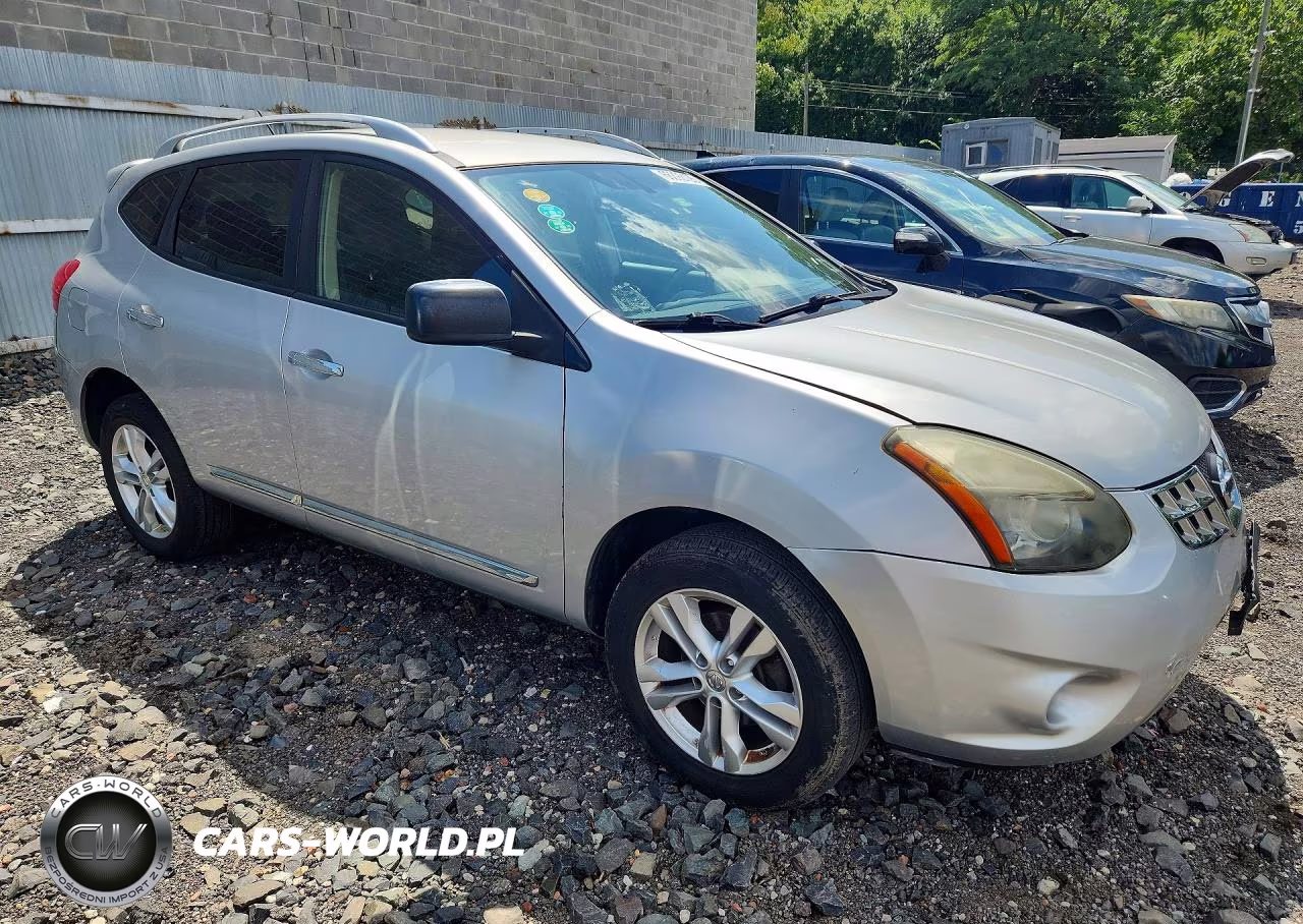 2015 Nissan Rogue VIN:JN8AS5MV9FW750606 - 4