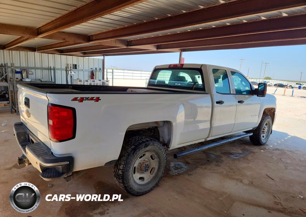 2018 Chevrolet Silverado K2500 Heavy Duty VIN:1GC2KUEG1JZ290553 - 3