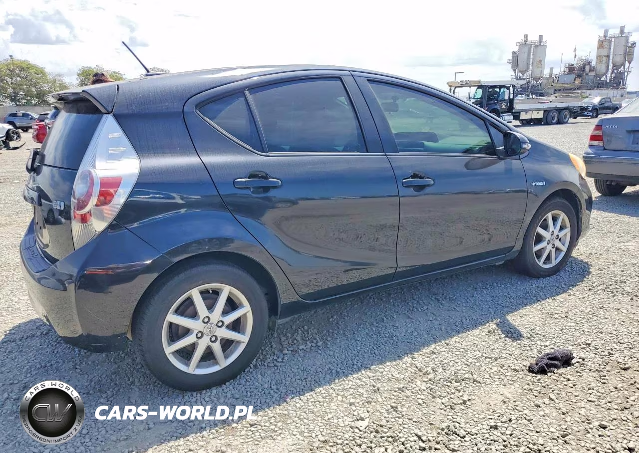 2012 Toyota Prius C Four VIN:JTDKDTB34C1021907 - 3