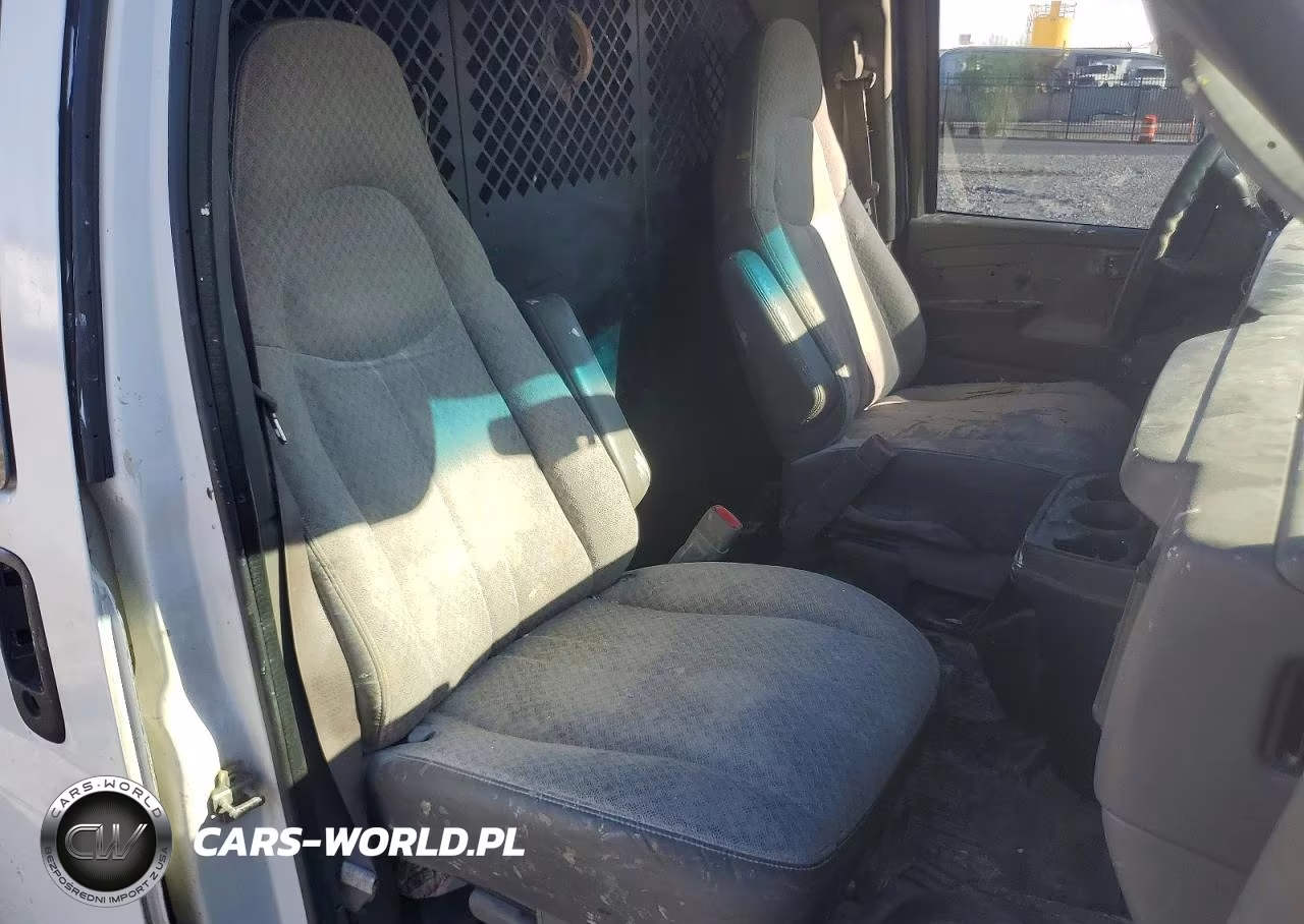 2004 Chevrolet Express G2500 VIN:1GCGG25V441240162 - 10