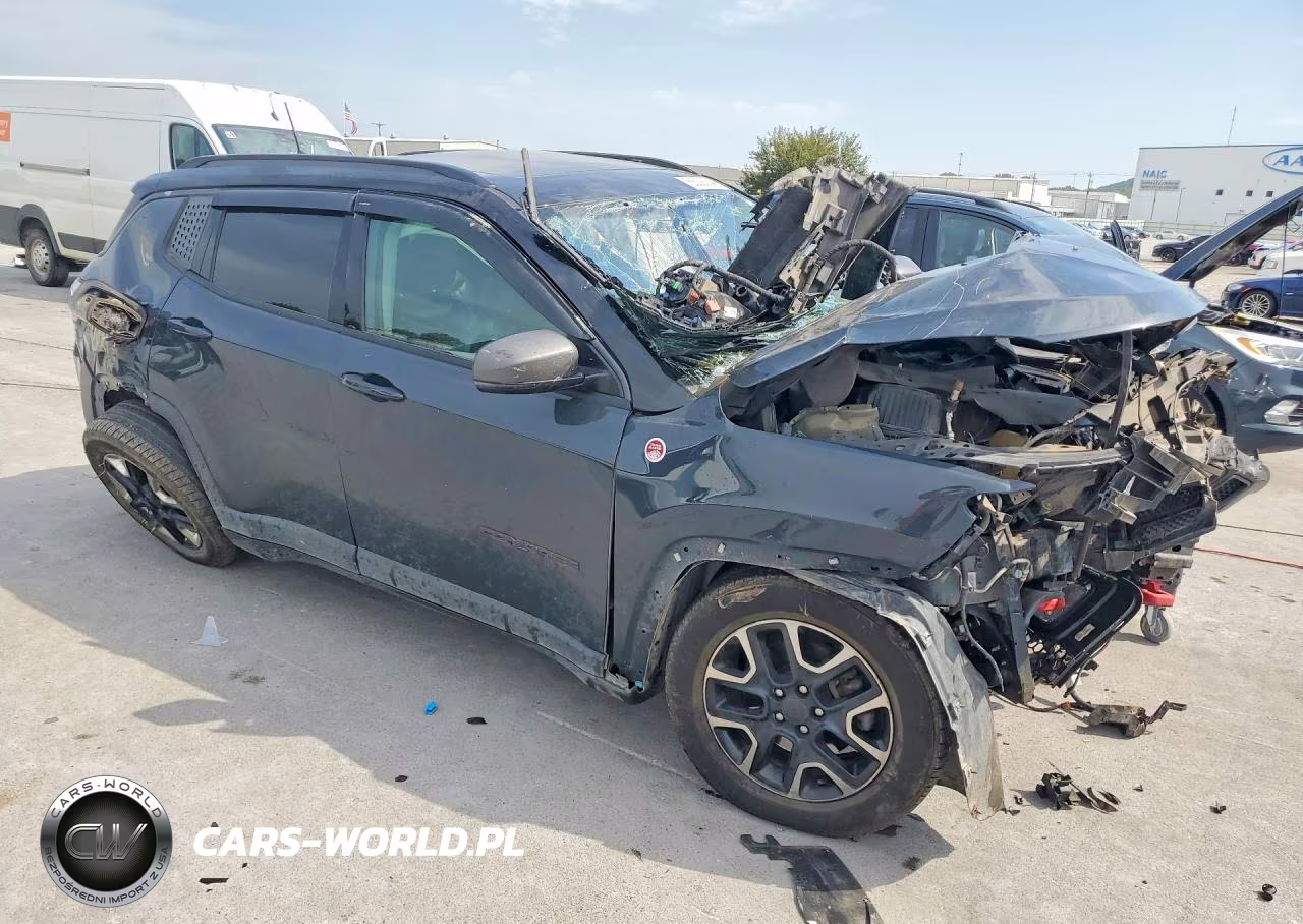 2018 Jeep Compass Trailhawk VIN:3C4NJDDB9JT211935 - 4