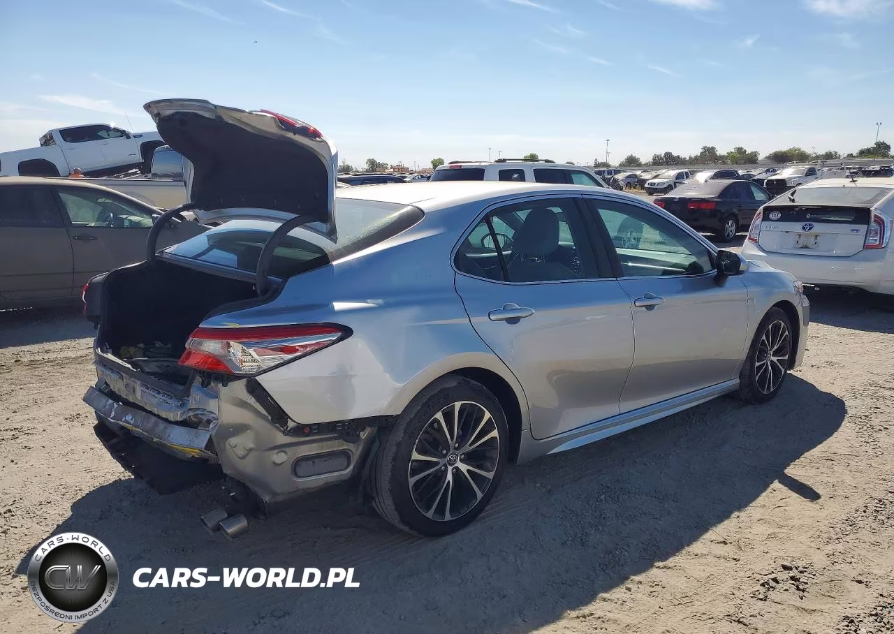 2018 Toyota Camry Se VIN:4T1B11HK1JU586392 - 3