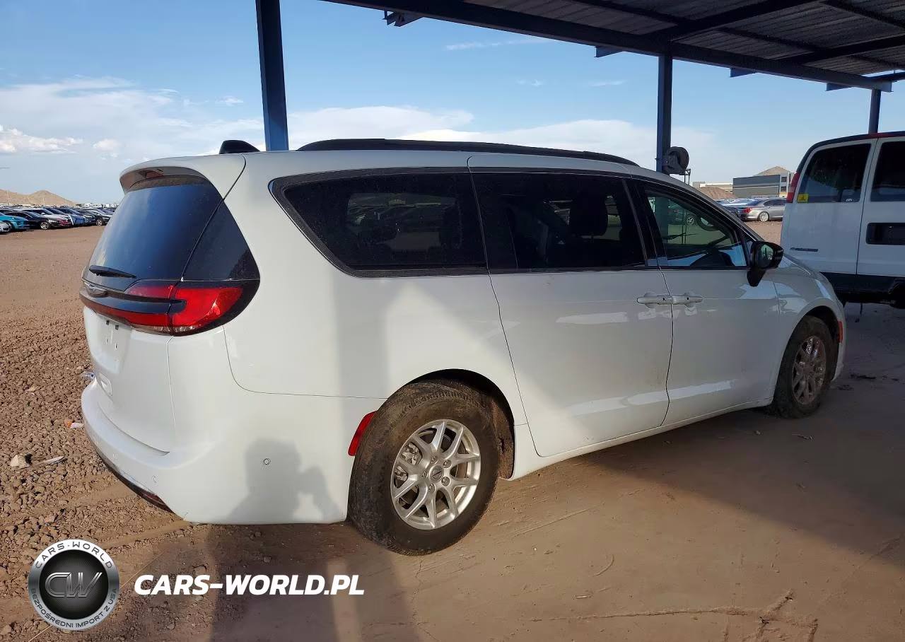 2024 Chrysler Pacifica Touring L VIN:2C4RC1BG4RR114567 - 3
