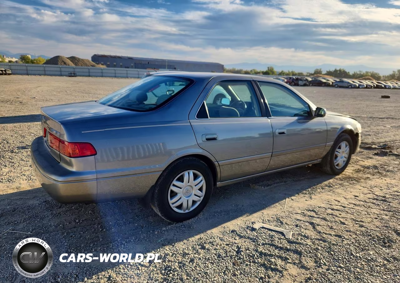 2000 Toyota Camry Le VIN:JT2BG22K0Y0528575 - 3
