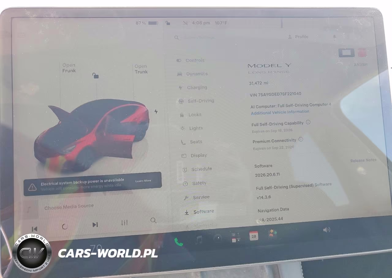 2025 Tesla Model Y VIN:7SAYGDED7SF221040 - 9