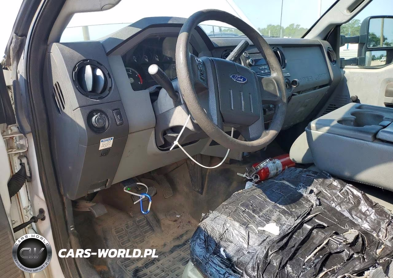 2015 Ford F550 Super Duty Box Truck VIN:1FDUF5GT1FEA32069 - 8