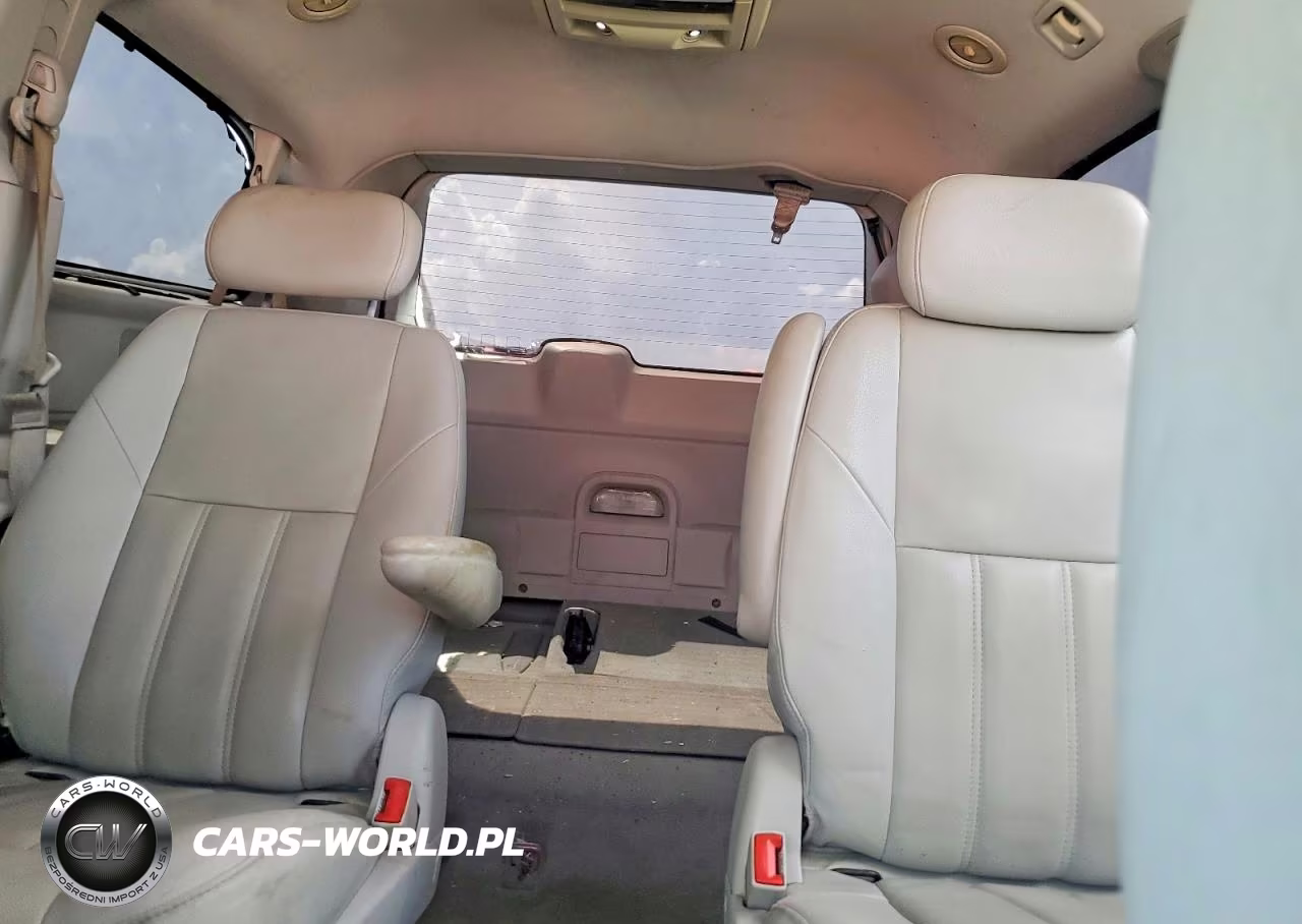 2008 Chrysler Town & Country Touring VIN:2A8HR54P78R738143 - 10